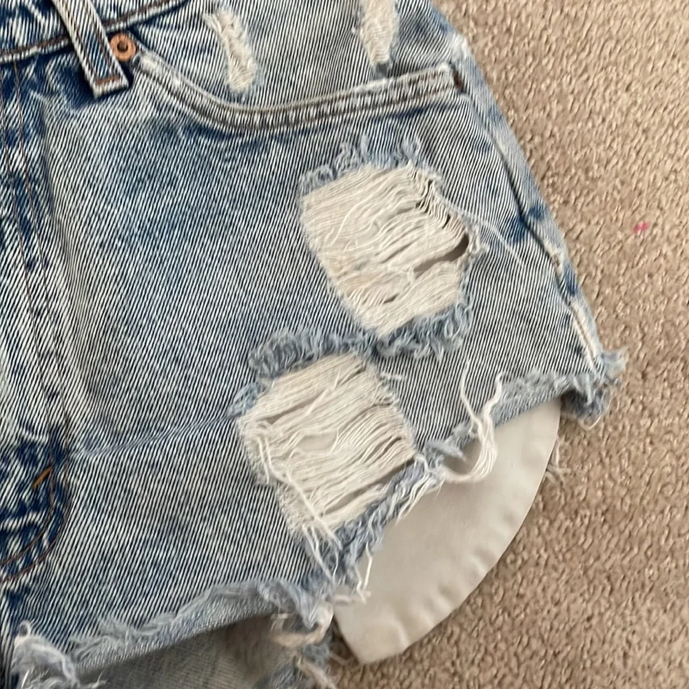 Ripped Levi shorts - Picture 3 of 5